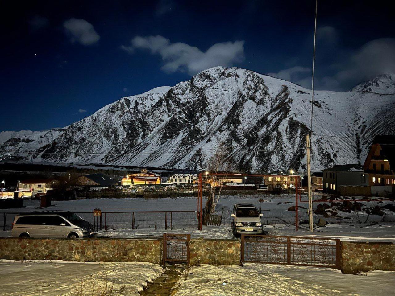 Hotel Diamond Kazbegi Buitenkant foto