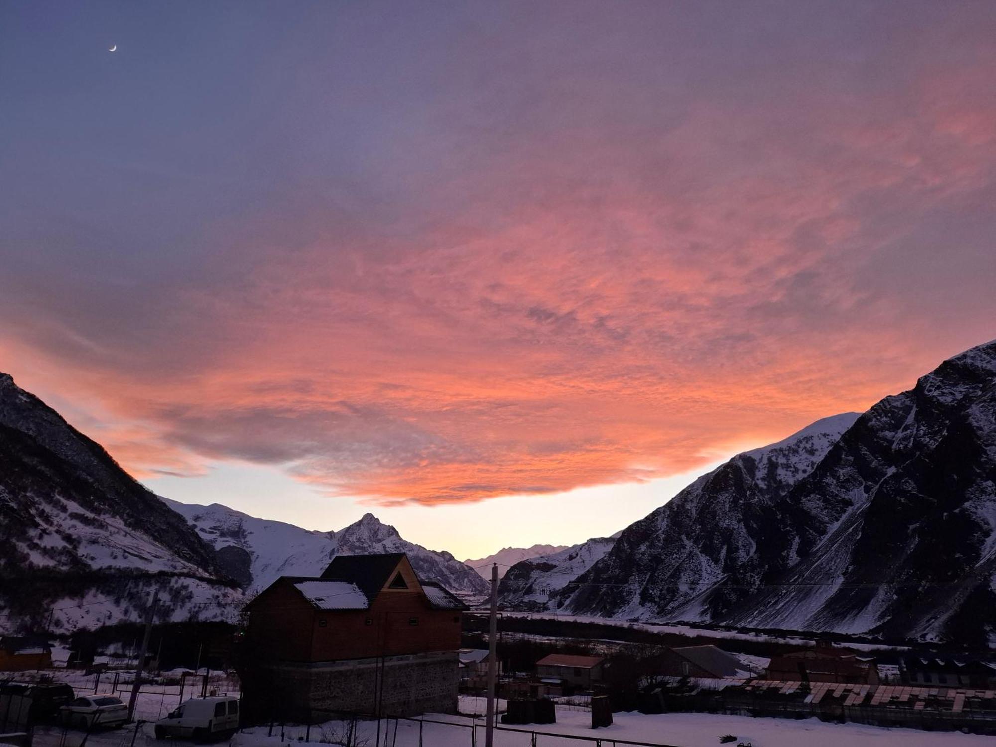 Hotel Diamond Kazbegi Buitenkant foto